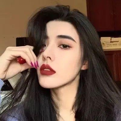 妮可·拜耳：大码怪美人